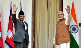 प्रधानमन्त्री  दाहाल र भारतीय प्रधानमन्त्री मोदीबीच भेटवार्ता
