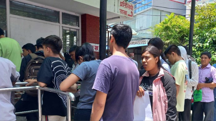 काठमाडौं जिल्ला प्रशासनमा  बढ्यो नागरिकता लिनेको भिड