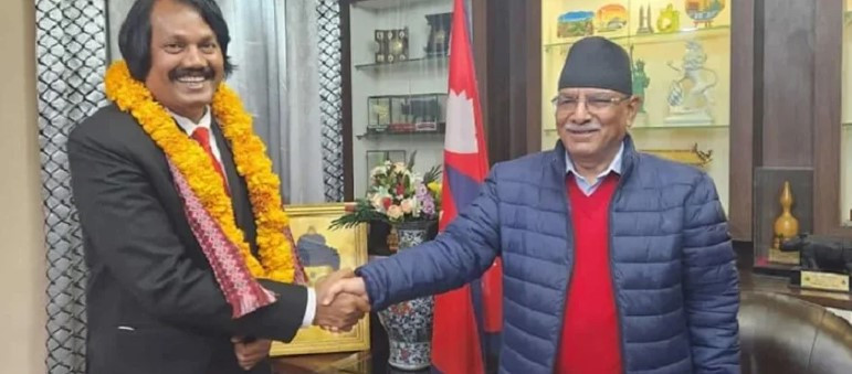 प्रधानमन्त्री  प्रचण्ड र सीके राउतबीच भेटवार्ता