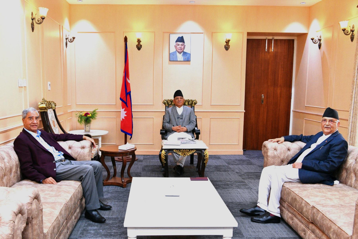 प्रधानमन्त्रीले थाले ओली र देउवासँग छलफल