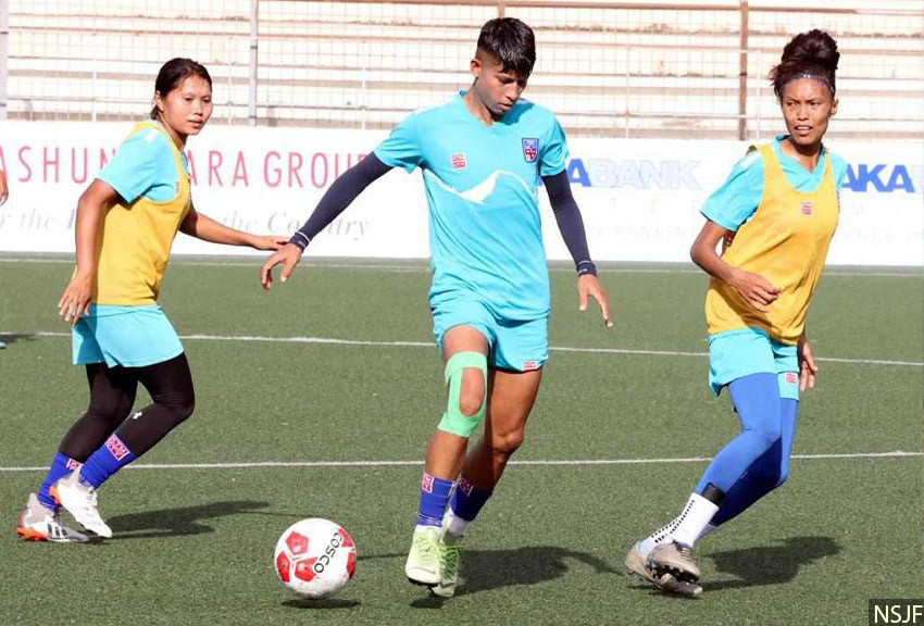 महिला फुटबल : नेपालले  बंगलादेशसँग खेल्दै