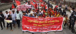 मिटरब्याज पीडितहरुले गरे प्रदर्शन