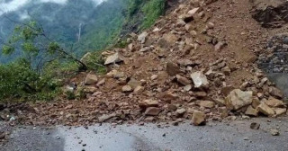 पहिरोले धादिङबेँसी मलेखु सडक अवरुद्ध
