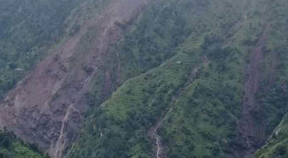 दोलखामा पहिरो:१५ महिने बालकको मृत्यु, तीन बेपत्ता