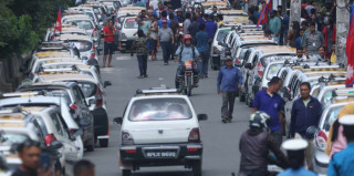 ट्याक्सी चालककले गरे  यातायात व्यवस्था विभागअगाडि प्रदर्शन