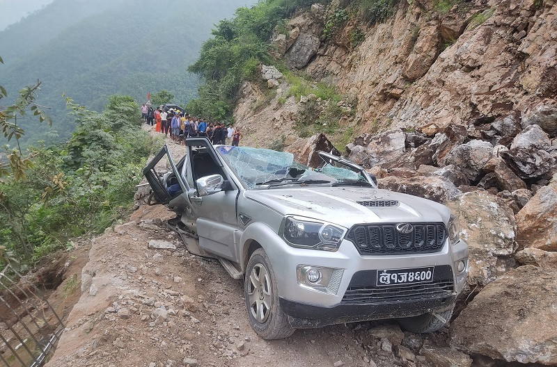 पाल्पामा पहिरोले स्कार्पियो पुरिँदा तीन जनाको मृत्यु, बालकसहित ८ जना घाइते