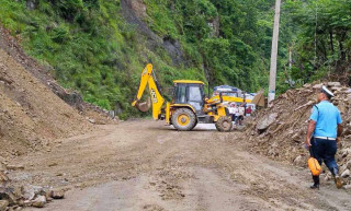 अवरुद्ध नारायणगढ-मुग्लिन सडक दुईतर्फी सञ्चालन