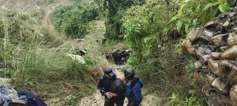 ट्यांकर दुर्घटना : चालकको मृत्यु, सहचालक घाइते
