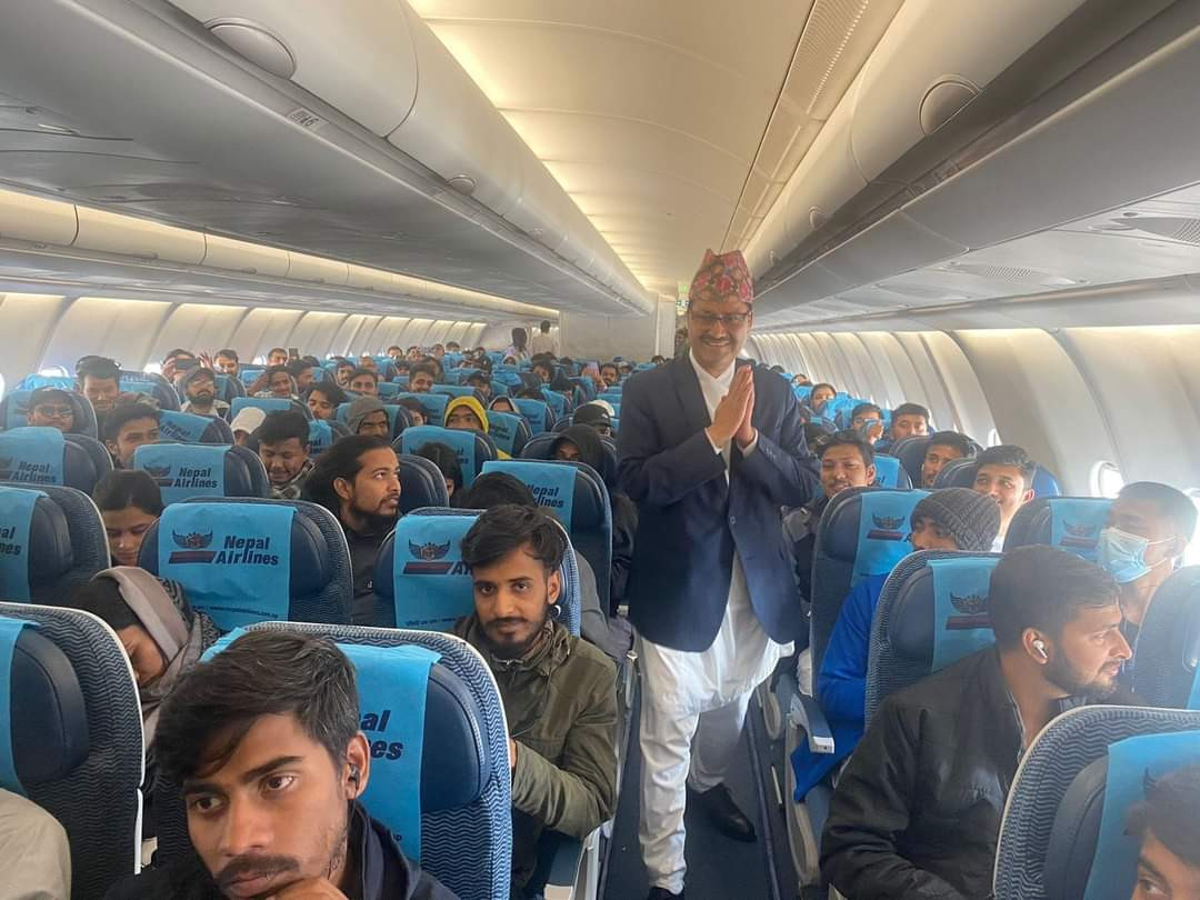 इजरायलबाट २५३ नेपालीलाई लिएर उड्यो जहाज, राति साढे १ बजे काठमाडौं आइपुग्ने