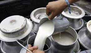 मूल्यवृद्धिले दुग्ध व्यवसायमा सङ्कट