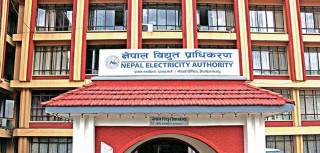विद्युत् प्राधिकरणले काट्यो थप १४ उद्योगको लाइन