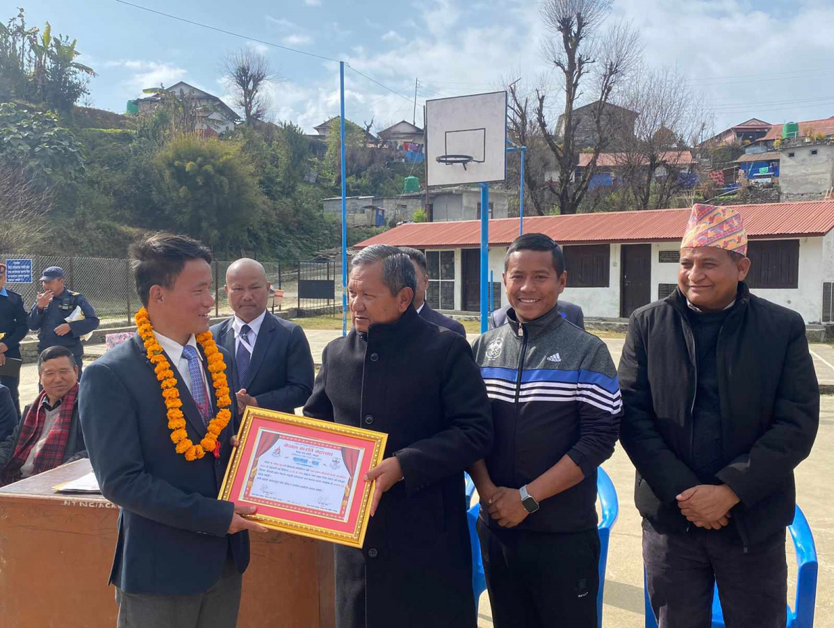 सातौँ दक्षिण एसियाली कराते प्रतियोगितामा स्वर्ण पदक बिजेतलाई नगदसहित सम्मानित