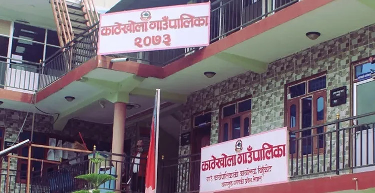 बाँसको सिन्का उत्पादन गर्दै काठेखोला