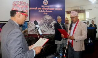 प्रदेश योजना आयोगका उपाध्यक्षलाई मुख्यमन्त्री कार्कीद्वारा शपथ ग्रहण