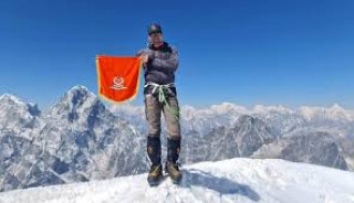 सशस्त्र प्रहरी निरीक्षक पौडेलद्वारा सगरमाथा आरोहण