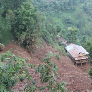 लमजुङको स्याउतमा पहिरोमा परेर एक युवकको मृत्यु, एक घाइते