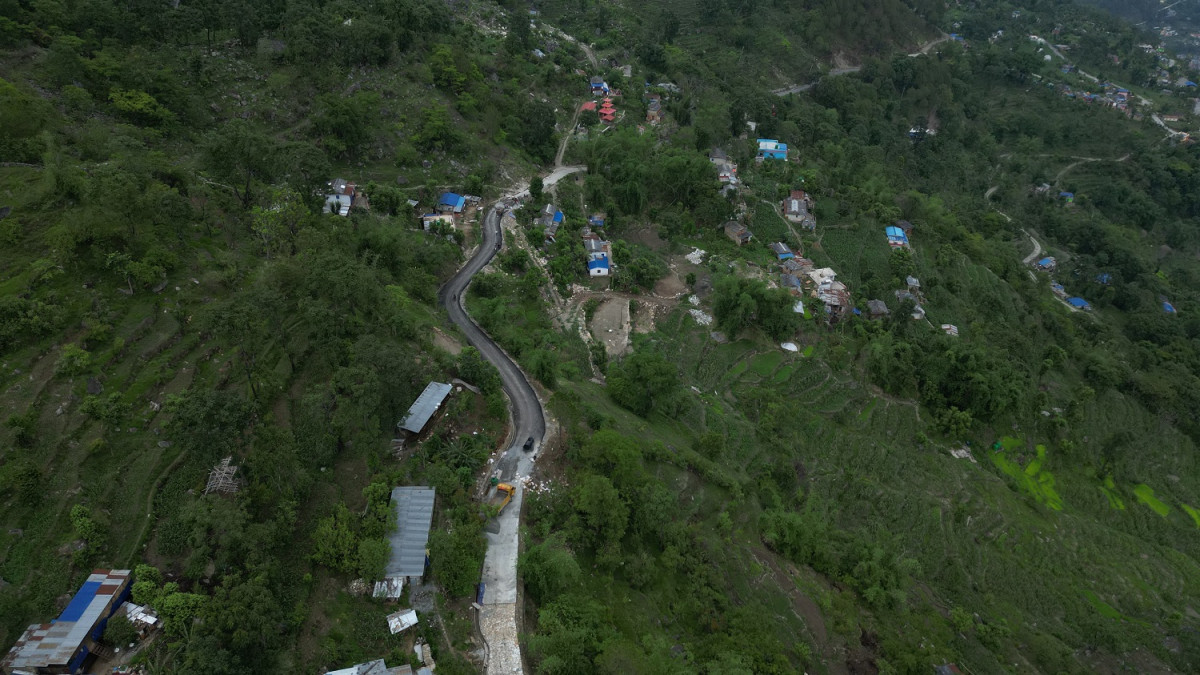 ‘ट्र्याक’ खुलेको डेढ दशकपछि सडक कालोपत्र