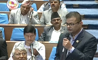 माओवादीलाई गिरीको प्रश्न : उद्योगीहरूसँग विद्युत् महसुल किन असुली गरिएन ?