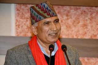 राष्ट्रसेवकहरु सेवाग्राहीप्रति मैत्रीपूर्ण व्यवहार गर्न चुकेका छन्ः अर्थमन्त्री पौडेल