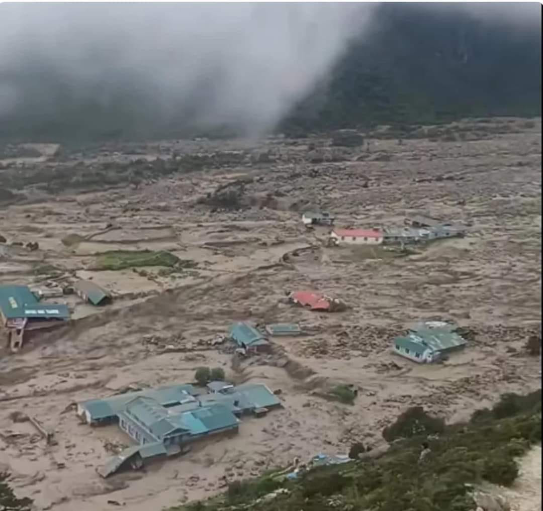  हिमपहिरोका कारण खुम्बु क्षेत्रमा बाढी,थामेमा  एकजना बेपत्ता, २० वटा घरमा पूर्ण क्षति