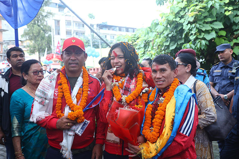 पलेशालाई बाजागाजासहित भव्य स्वागत  (फोटोफिचर)
