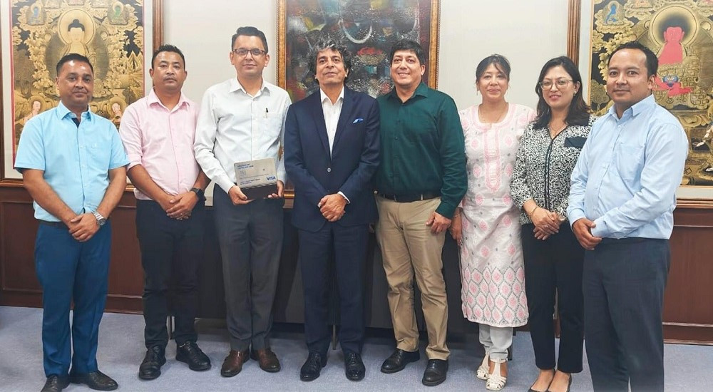 भिसा इन्टरनेसनलद्वारा एनआईएमबी बैंक सम्मानित