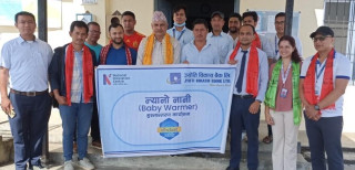 ज्योति विकास बैंकद्वारा नेत्रावती डबजोङ अस्पताललाई बेबी वार्मर प्रदान