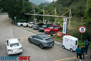 वुलिङले ल्यायो पावर बैंक जस्तै विभिन्न स्थानमा पु-याउन सकिने सेल्फ ड्राइभिङ ईभी चार्जर