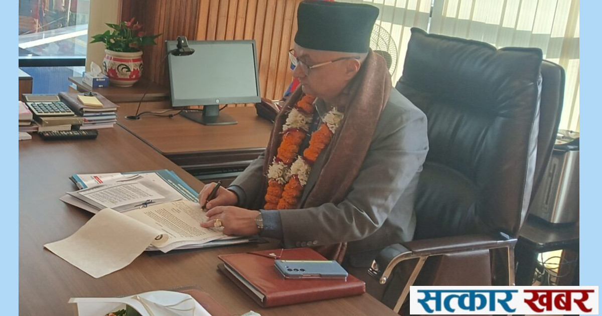 नेपाल बीमा प्राधिकरणका अध्यक्ष दहालले सम्हाले कार्यभार