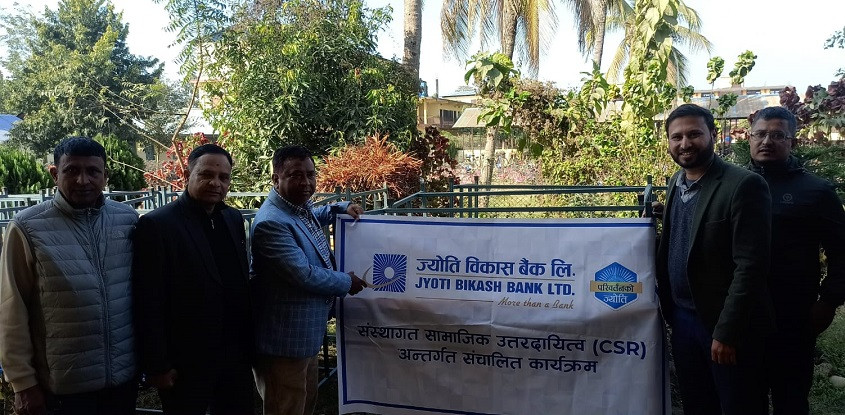 ज्योति विकास बैंकद्वारा खैरहनी माध्यमिक विद्यालयलाई  ३० थान  डेस्क–बेञ्च सहयोग