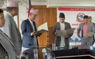 कर्णाली प्रदेश योजना आयोगका नवनियुक्त उपाध्यक्षले लिए पद तथा गोपनीयताको शपथ